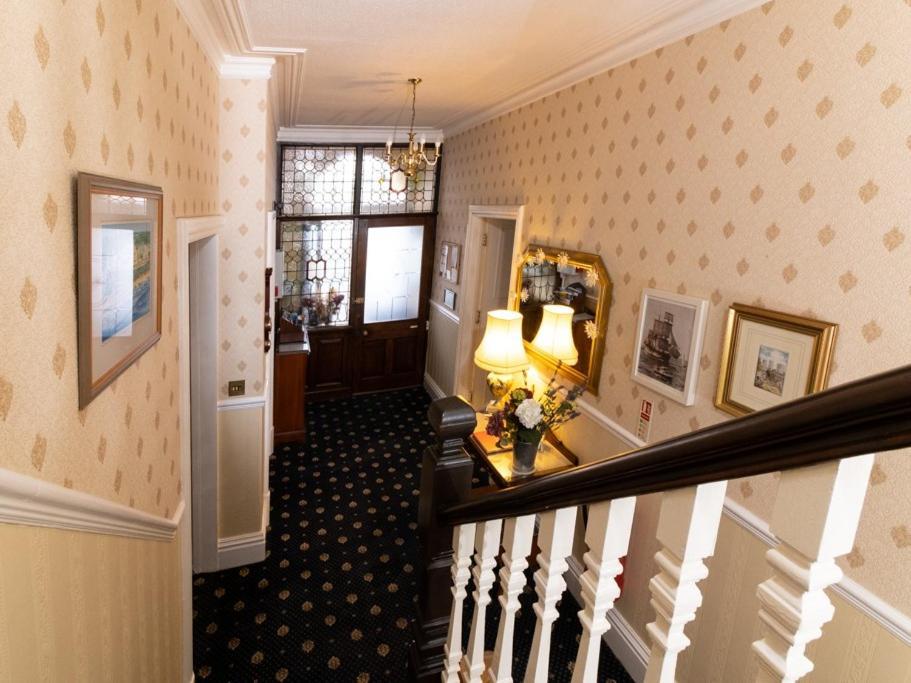 ويتبي Crescent Lodge Guest House المظهر الخارجي الصورة
