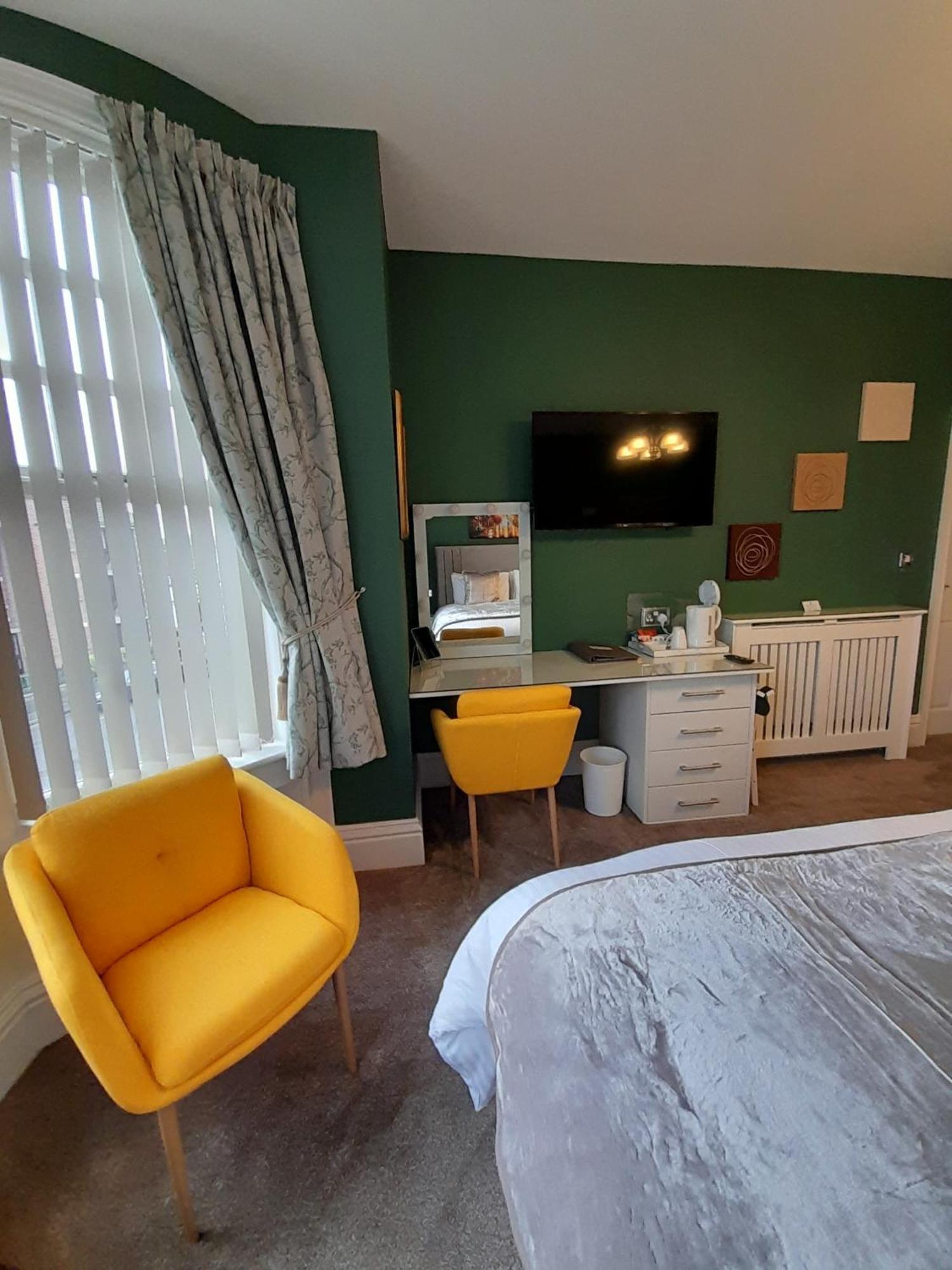 ويتبي Crescent Lodge Guest House الغرفة الصورة