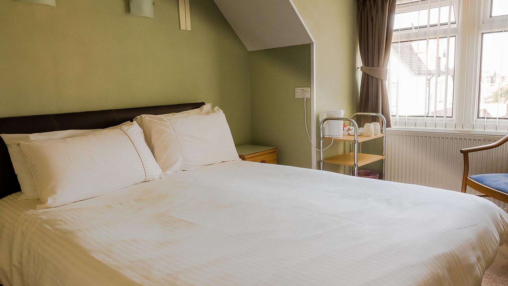 ويتبي Crescent Lodge Guest House الغرفة الصورة